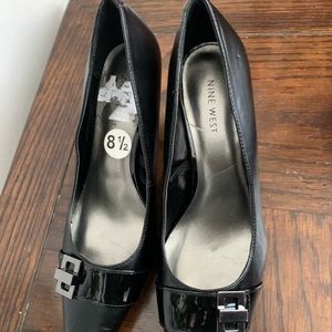 Nine West Size 8 black heeled shoes